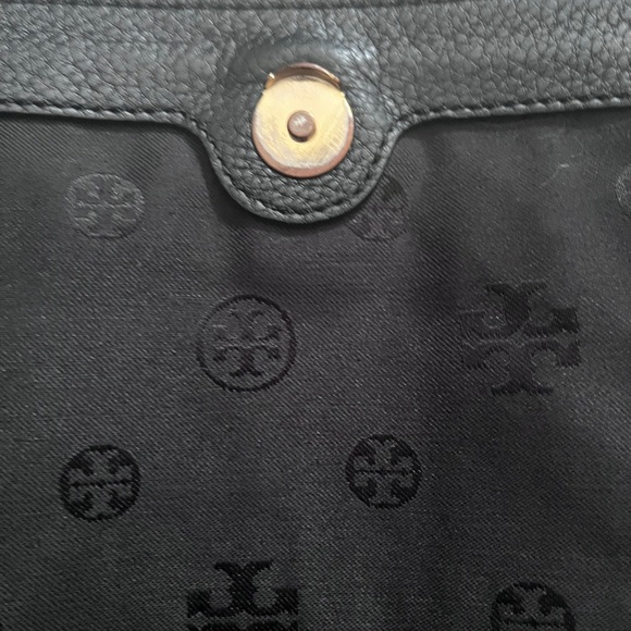 ✨Tory Burch Black Embossed Bryant Crossbody Bag✨ - Picture 9 of 14